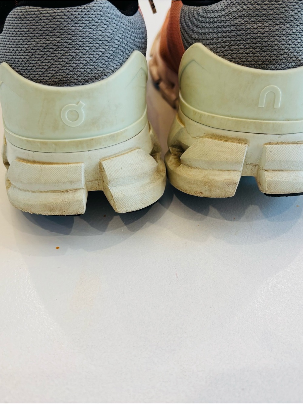 On Running Cloudflyer 4 Women's Peach and White Athletic Shoes size 8.5 - Picture 6 of 12
